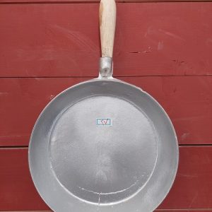 ماهیتابه چدنی دسته چوبی