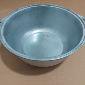 تابه چدنی بدون روکش شیمیایی، (معروف به تابه چدن ۹۰کالا) با کیفیت بالای ساخت ، برای پخت و پز که به شما اجازه لذت بردن از انواع گوشت گوسفند، گوساله، مرغ، سالاد سبزیجات خوشمزه سالم، یا ماهی را با طعم سلامتی که جایگزینی برای ظروف روکش دار ناسالم است، می باشد.