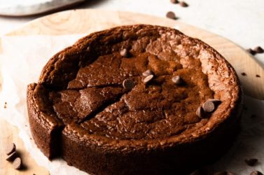flourless-chocolate-cake-1-700x697-1