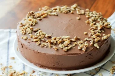 کیک-شکلاتی-با-گردو.jpg
