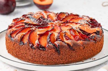 How-to-make-black-plum-cake-a-delicious-summer-cake-min